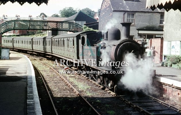 Cowes Railway Station c1965