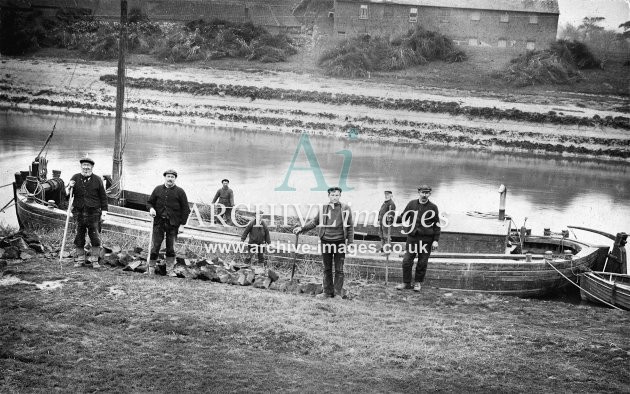 River Parrett, Bridgwater, unloading a trow