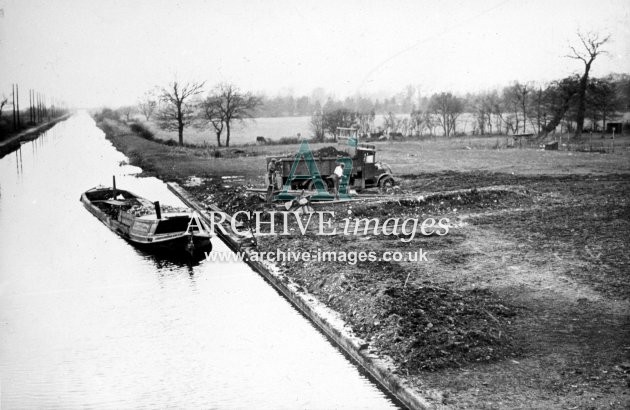 Grand Union Canal, delivering spoil 1