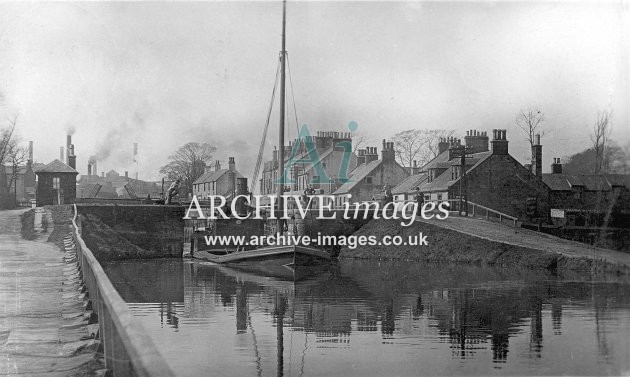 Forth & Clyde Canal, Camelon, Lock 16 & Puffer