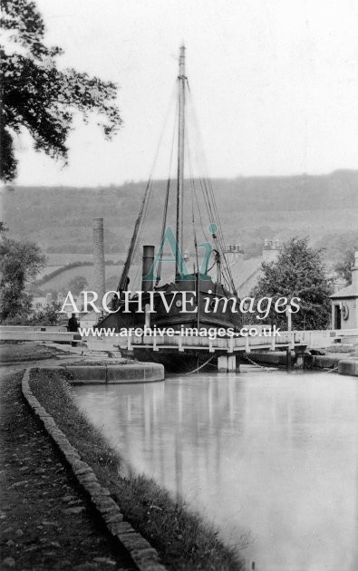 Forth & Clyde Canal, Puffer Porpoise at Old Kilpatrick