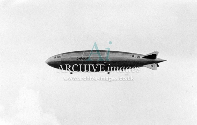 Airship R101 in flight