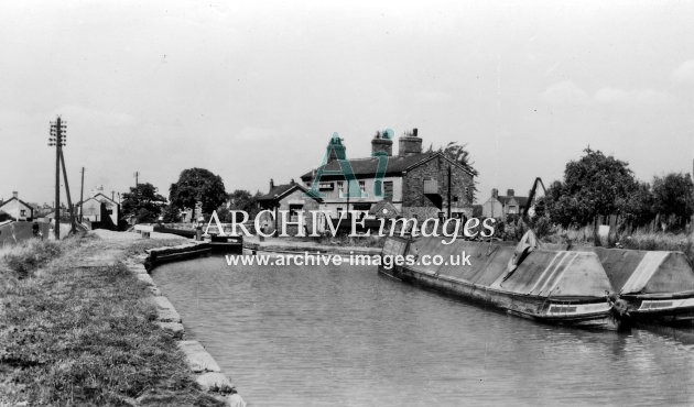 Trent & Mersey Canal, King's Lock, Middlewich c1950