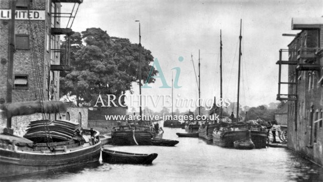 Driffield Navigation Basin c1910