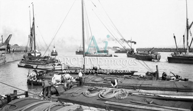 River Trent, Keadby, Humber Keels & Tugs c1930