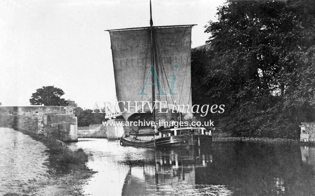 Aire & Calder Navigation near Hull c1908