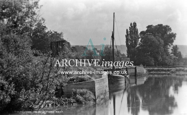 River Medway, Aylesford Sand Co. Quay c1925