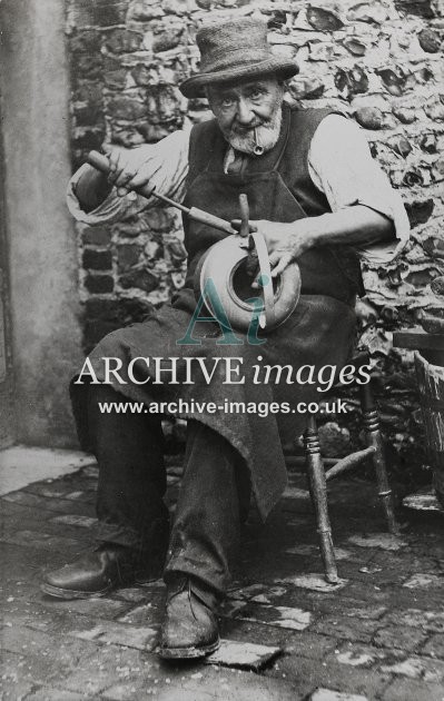 Edwardian Tinker Mending Kettle MD