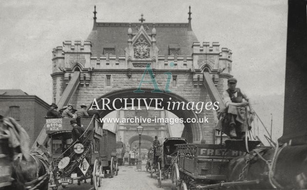 London, Tower Bridge, Road Traffic c1905 MD