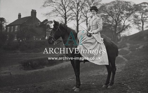 Edwardian Lady Horserider MD