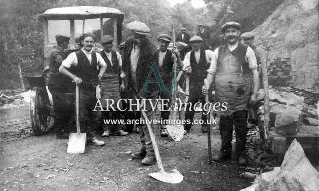 Unidentified quarry, men & lorry B