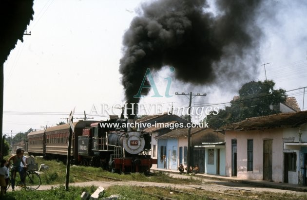 Cuba Railways, No 1517 in street 2001
