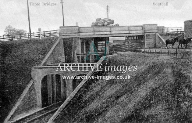 Grand Union Canal, Three Bridges Hanwell