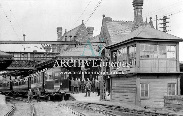 Lancaster North Railway Station, MR electric train JR