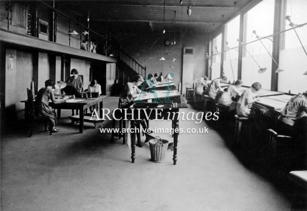 Gloucester RC&W Co Ltd 1924, Drawing Office, women