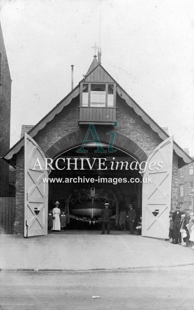 Great Yarmouth, lifeboat & house c1910