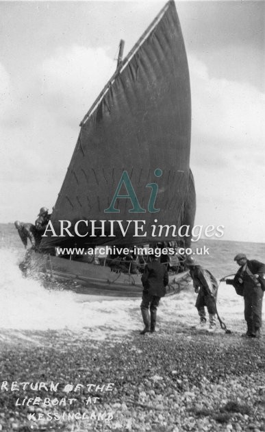 Kessingland lifeboat returning c1925
