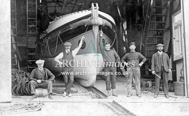 Pembroke lifeboat & crew c1910 