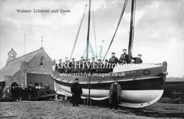 Walmer lifeboat Civil Service No. 4 & crew c1908