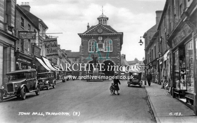Tamworth, Town Hall & motor cars c1930