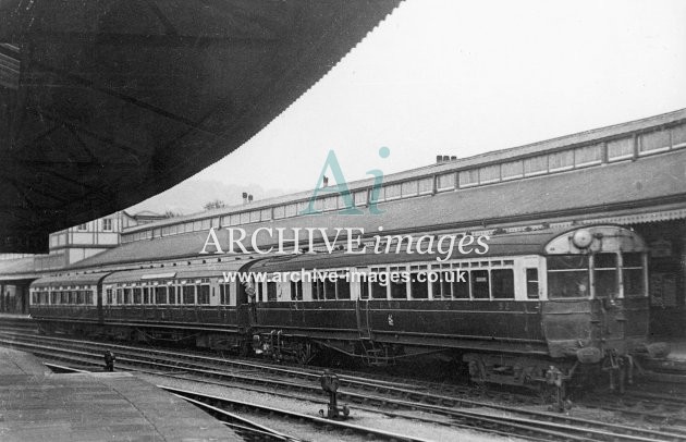 Bath Station, GWR SRM No 92& Trailers c1925