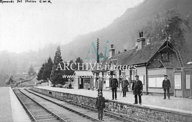 Symonds Yat station & staff c1908