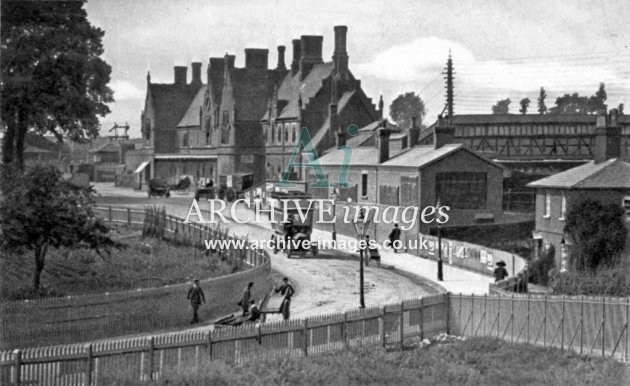 Hereford Barrs Court station forecourt & motor bus c1912