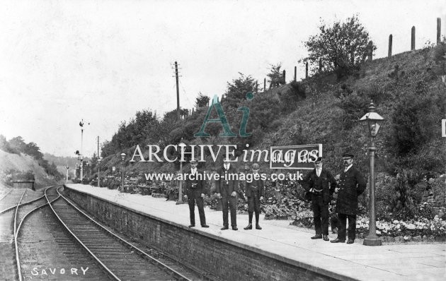 Holme Lacy station & staff c1908