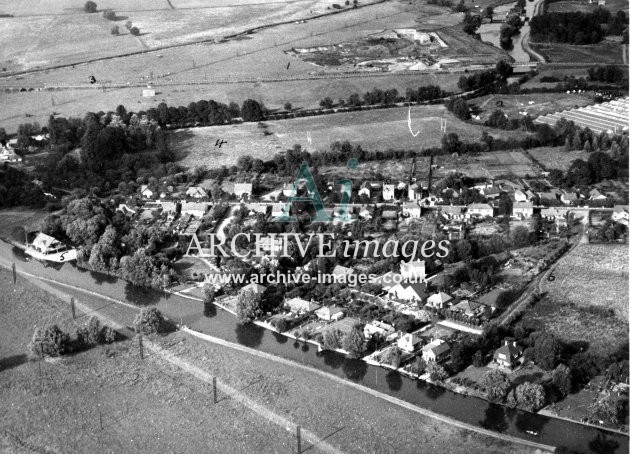 Hertfordshire Broxbourne crown football field and rowing club from the air 1935 CMc