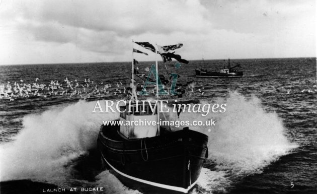 Banff fishing boat launch at Buckie c1950 CMc