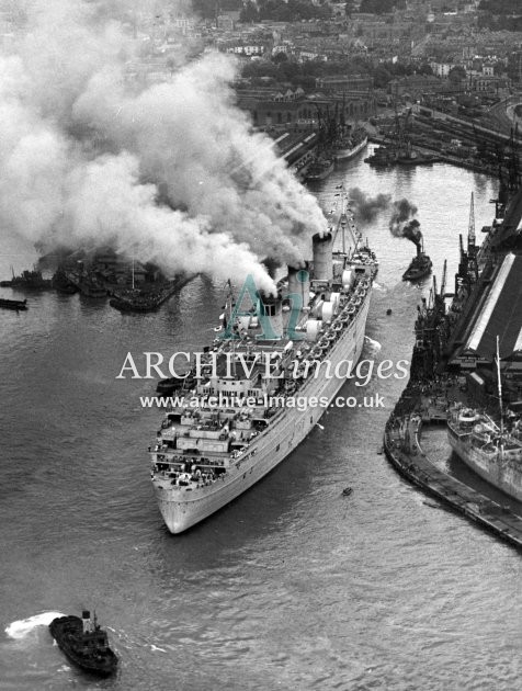Cunard RMS Queen Mary maiden postwar return to Southampton 1945 CMc