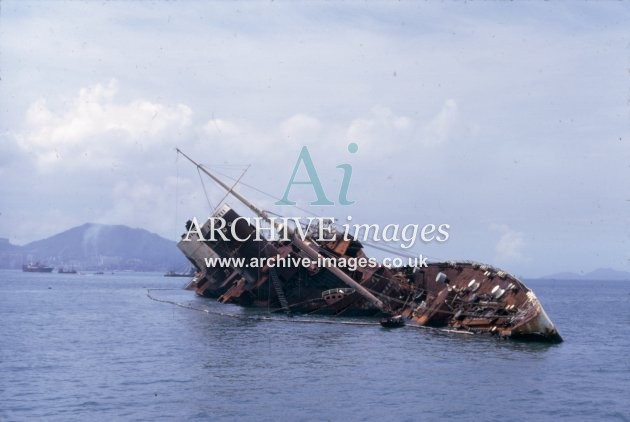 Cunard RMS Queen Elizabeth burned out in Hong Kong harbour 1972 CMc