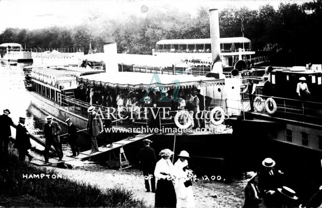 Middlesex Hampton Court Arrival of steamers River Thames c1910 CMc