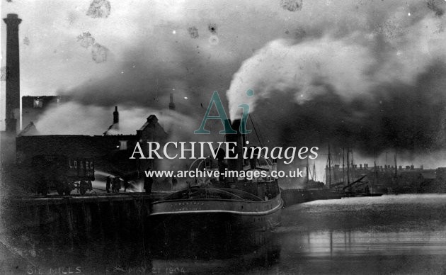 Suffolk Ipswich Oil Mills on fire c1925  tug Lowestoft of Lowestoft CMc