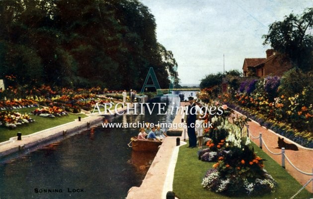 Berkshire River Thames Sonning lock in colour c1920 3 CMc
