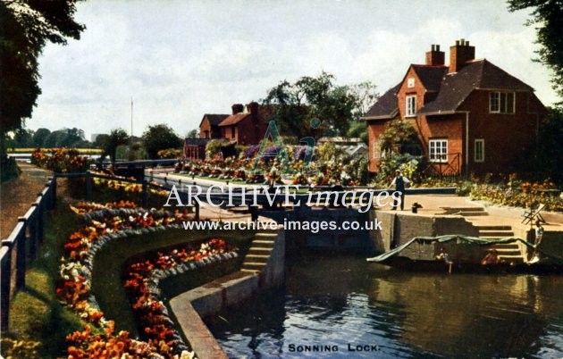 Berkshire River Thames Sonning Lock 3 in colour c1920 CMc