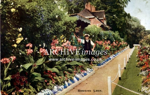 Berkshire River Thames Sonning Lock 1 in colour c1920 CMc