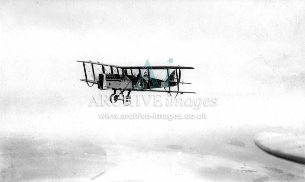 DH9A in flight c1925