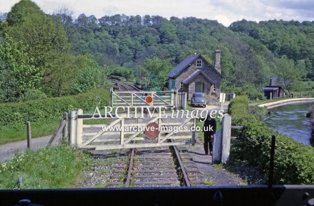 Nr Kingsland, Level Crossing 1964