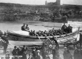 Whitby lifeboat & crew c1910.jpg
