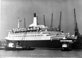 Cunard RMS Queen Elizabeth 2 Southampton 1969 CMc.jpg